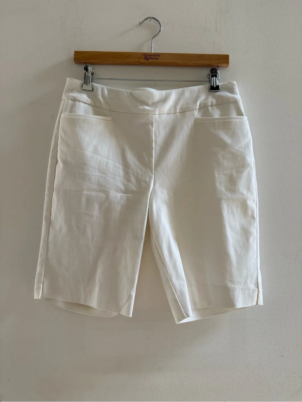 Chico’s So Slimming White Bermuda Shorts Size 1.5 (US 6) Classic Summer Stretch